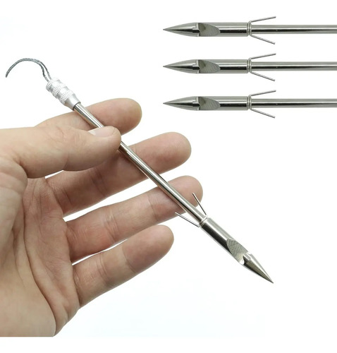 Dardo para pesca bowfish de acero inoxidable sostenido en mano, con detalle de punta y tres dardos adicionales vistos de frente