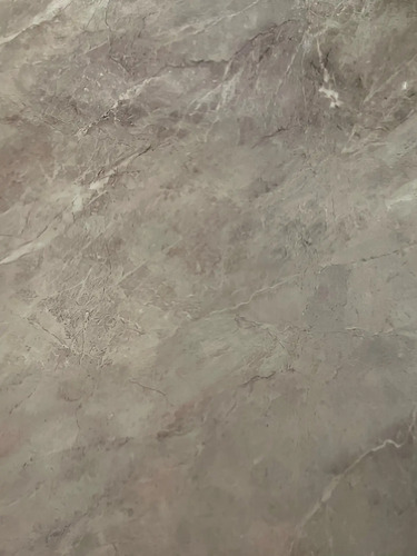 Detalle de textura del papel adhesivo mármol gris con vetas y tonalidades naturales